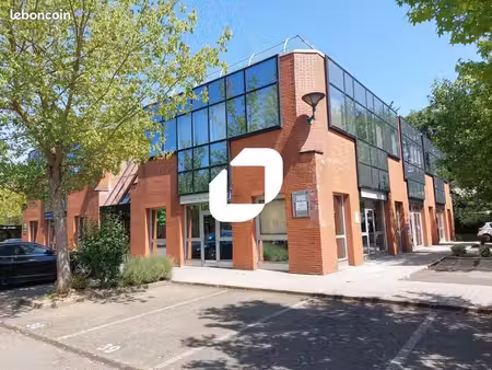 bureau 673 m²