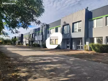 local industriel 901 m²