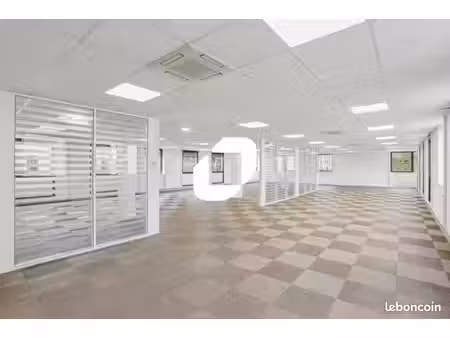 local d'activité 2 300 m²