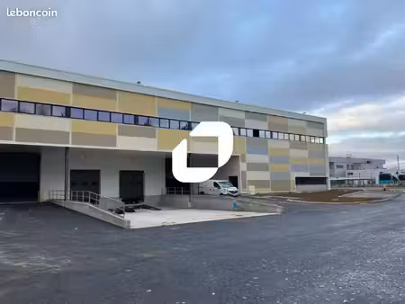 local d'activité 4 685 m²