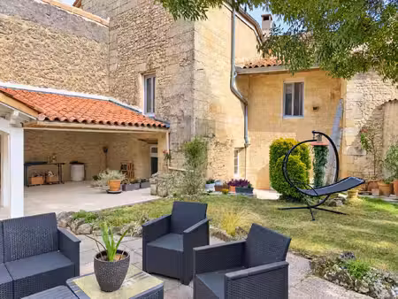 maison en pierre de 292 m2  à 5 minutes de branne