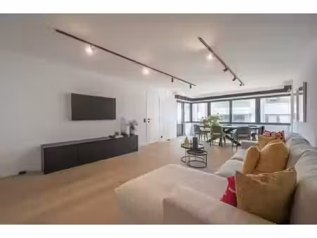 lichtrijk appartement met zijdelings zeezicht en prachtig open zicht over duinbergen