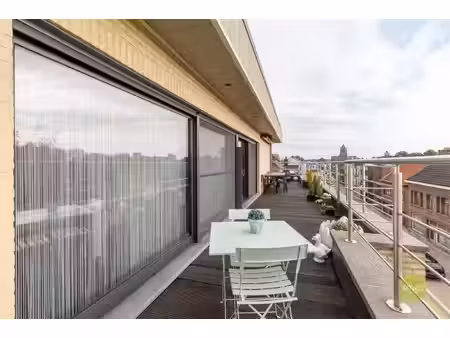 penthouse met ruim zuidgericht terras en garage in mol