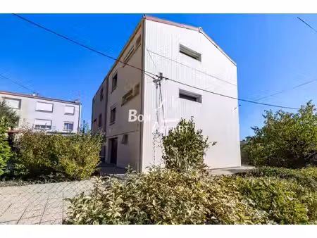 maison mitoyenne d'un coté secteur silvange
