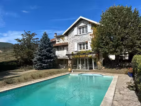 co - exclusivité. maison de charme de 200 m² dans un très bel envirronnement.