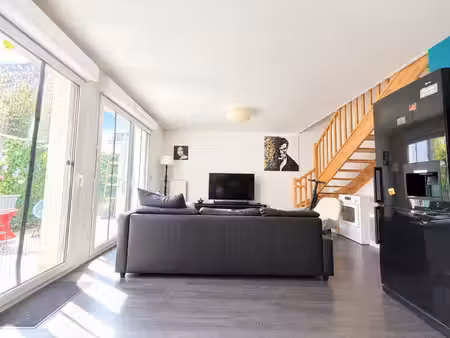 stains - beau duplex - 3 pieces de 60m² - au 1er et dernier