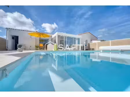 plain-pied contemporain avec piscine aux prestations soignées