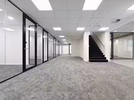 plateaux de bureaux modernes