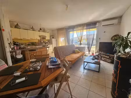 la fare résidence le clos des oliviers  magnifique t3 climatisé avec terrasse et garage.