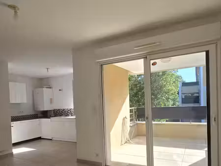 appartement 3 pieces 66m² - terrasse - 2 places de parking