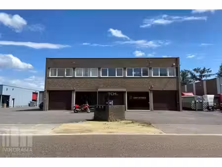 bâtiment industriel de 1.820 m² sur un terrain de 1.950 m...
