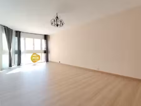 appartement renove ascenseur et 3 chambres