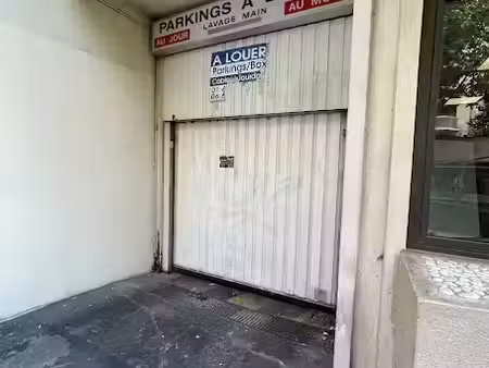 location parking 8 m² à paris 18ème (75018)  50 €