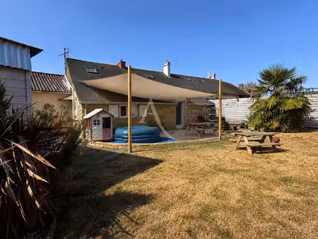 maison en pierre mitoyenne avec cour  jardin clos  terrasse et garage
