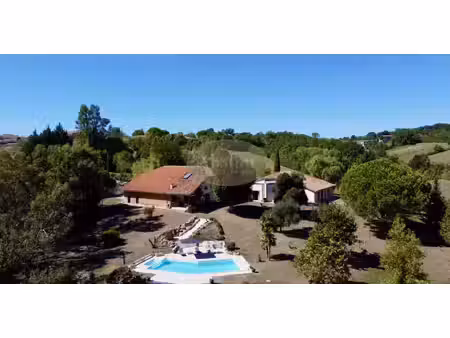 très beau domaine 10ha