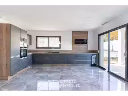 maison neuve de plain-pied à thézan-des-corbières : confort moderne et cadre naturel