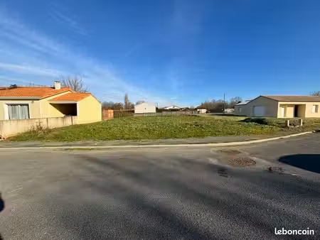 terrain dans lotissement mervent