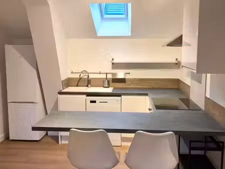 appartement meublé 3 pièces – 50 m² – place de la mairie
