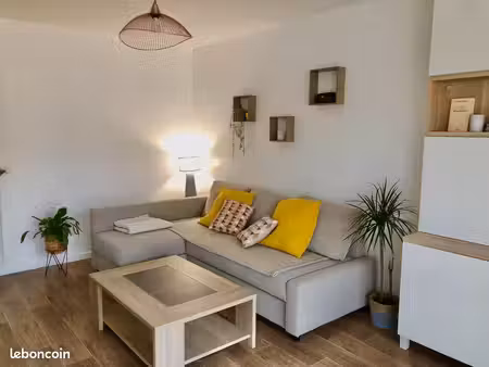 t2 meublé 42 m² – disponible 6 mois de février à août 2027 - centre-ville de champs-sur-ma