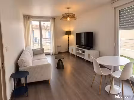 appartement 41 m² lumineux  2 terrasses et parking quai metayer