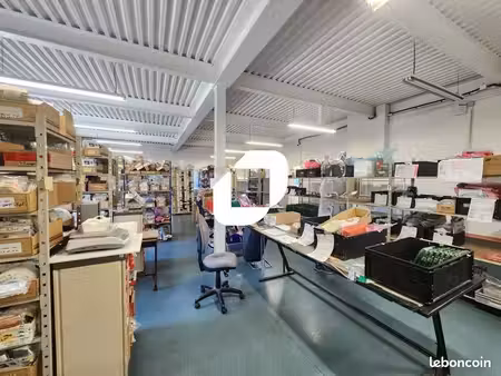 local d'activité 1 470 m²