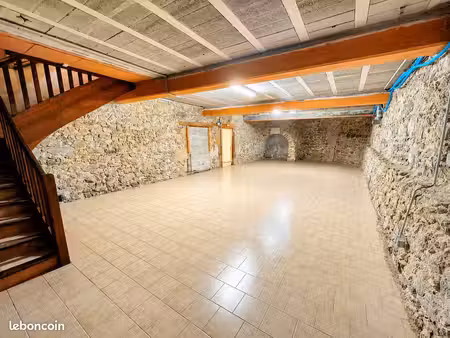 local de stockage / cave saine de 100 m² – centre tain-l’hermitage – 2 accès