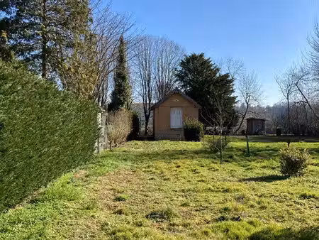 terrain et maisonnette
