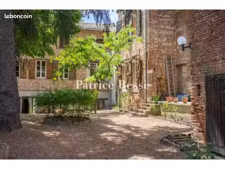 maison de ville 13 pièces 912 m²