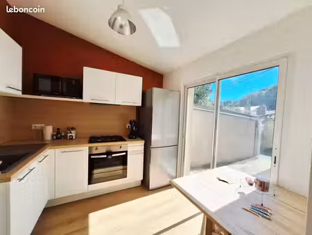 maison meublée 59 m² – 3 chambres – 2 salles d’eau – terrasse – secteur pont-neuf