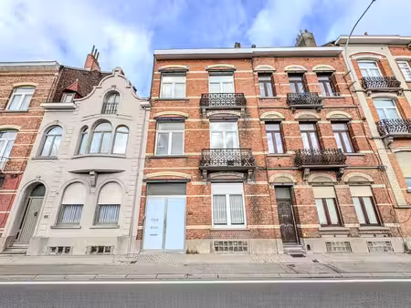 spacieuse maison reconnue en 3 logements : large possibilite