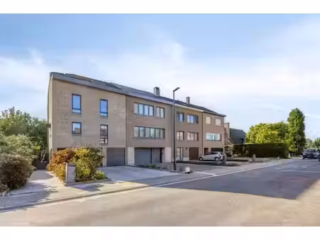 maison lumineuse et spacieuse avec jardin et double garage