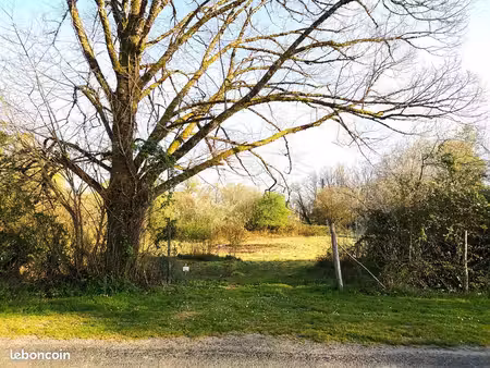 terrain 1892 m² – arboré – calme – mare – cu disponible