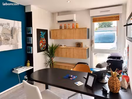 local commercial/bureau dans centre de soins