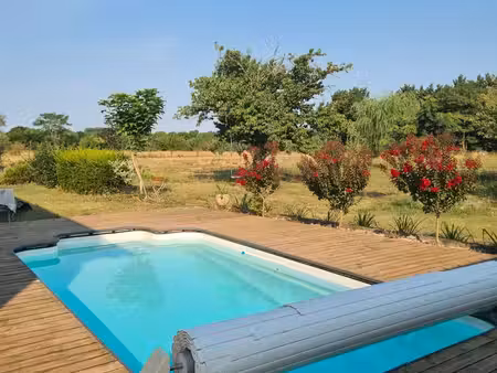 maison atypique avec piscine et grand terrain