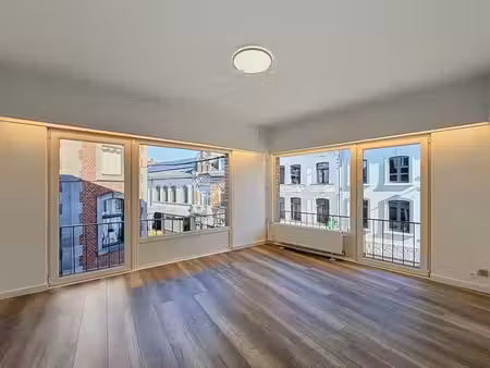 appartement 2 chambres rénové avec ascenseur à ciney !