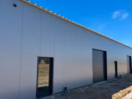 hangars à louer
