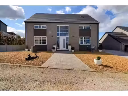 maison contemporaine 4 ch.  sur un terrain de 11 33 ares ave