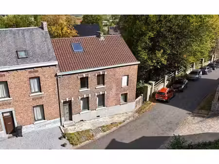 sympathique maison familiale  avec 3 jusqu'a 5chsn  jardin