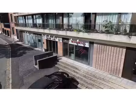 immeuble commercial avec 19 garages