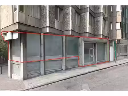 rez commercial idéalement situé en plein centre ville