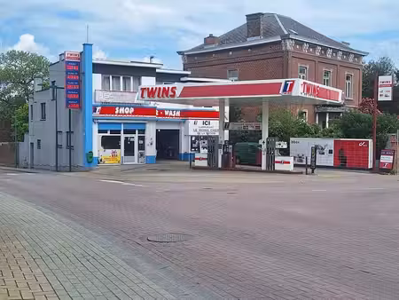 station essence-shop-garage-bureau