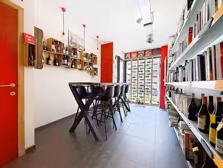immeuble mixte rénové au cœur de mouscron – commerce + duple