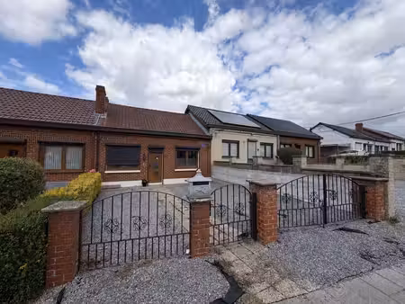 maison de plain pied avec parking privatif et jardin