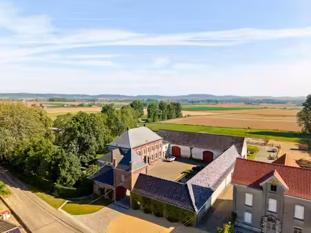 ferme carrée exclusive à arc-wattripont