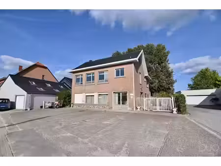 ruim handelshuis met woonst en grote tuin in het centrum ...