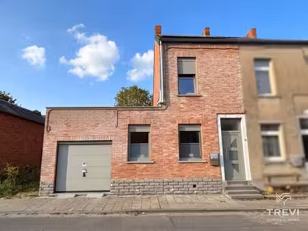 belle maison de ville joliment rénovée avec terrasse