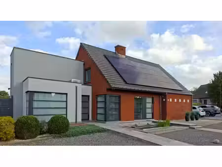 villa 4 façades à vendre. faire offre à partir de 450 000€