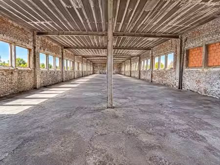 entrepôt industriel au fort potentiel