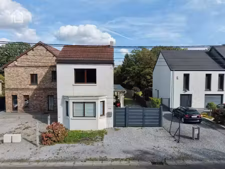 maison 3 facades en bon état + jardin + atelier !!!