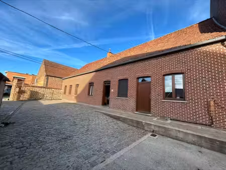 maison 3 façades avec cour et jardin